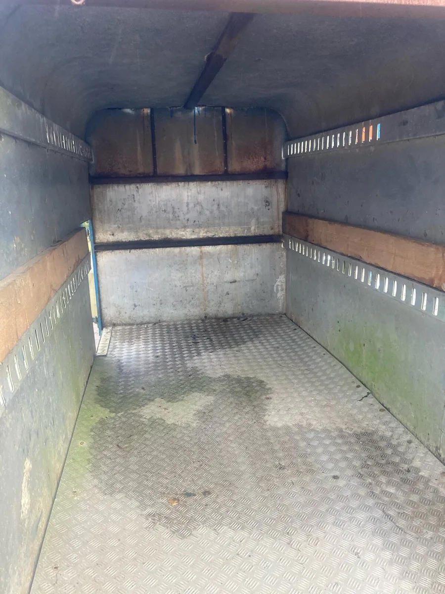 10x5 Cattle Box - Image 4