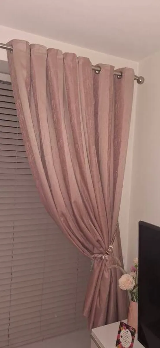 curtains - Image 1