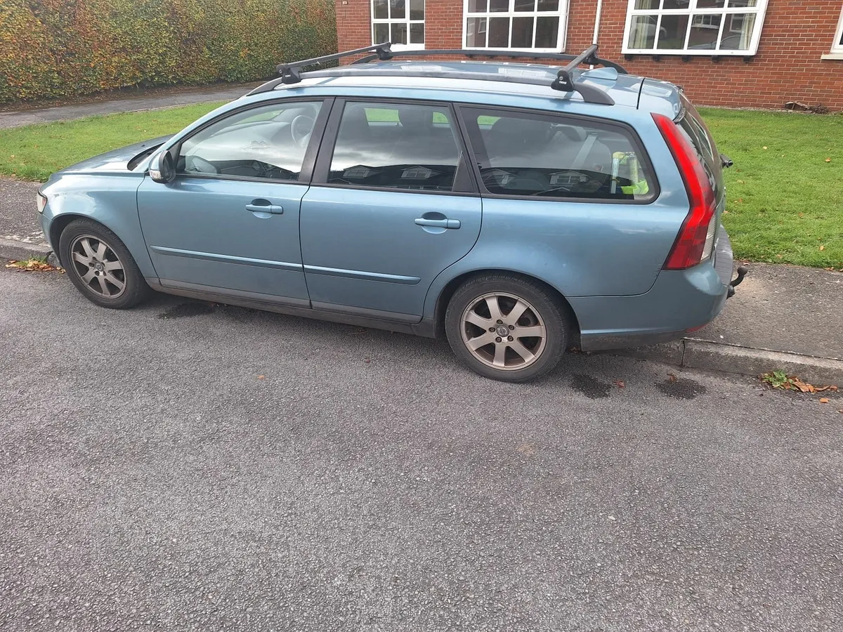 Volvo V50 2010 - Image 1