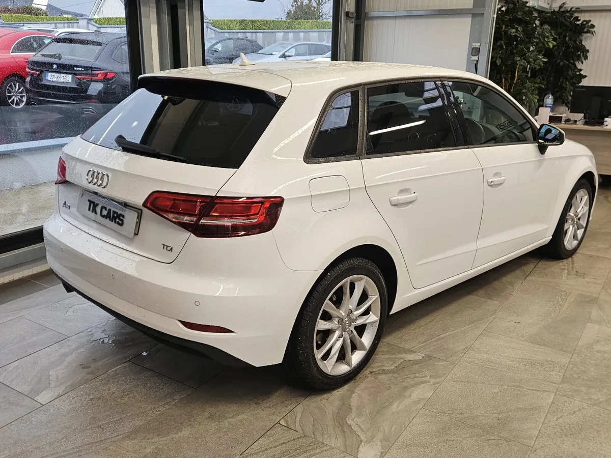 17 AUDI A3 SE TECHNIK SPORTBACK 1.6 DIESEL - Image 4