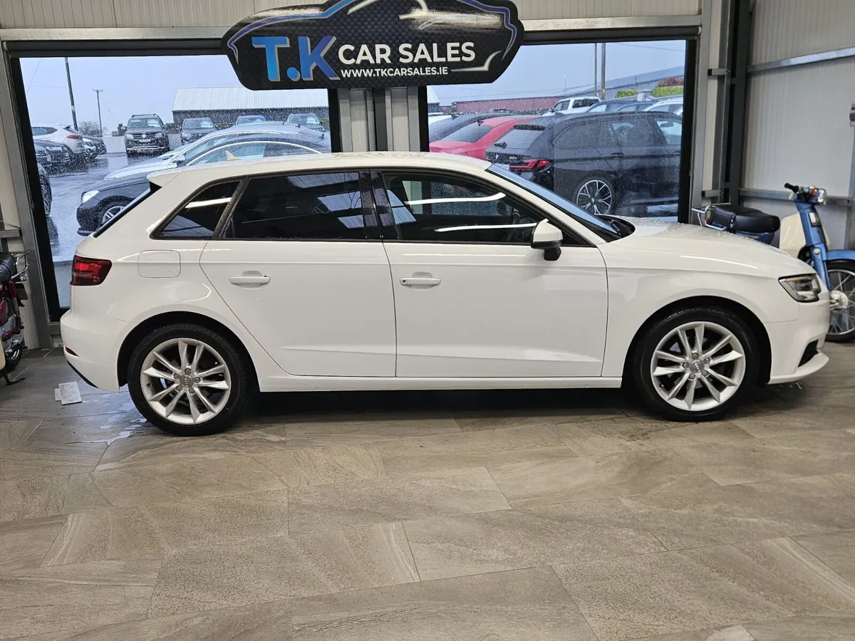 17 AUDI A3 SE TECHNIK SPORTBACK 1.6 DIESEL - Image 2