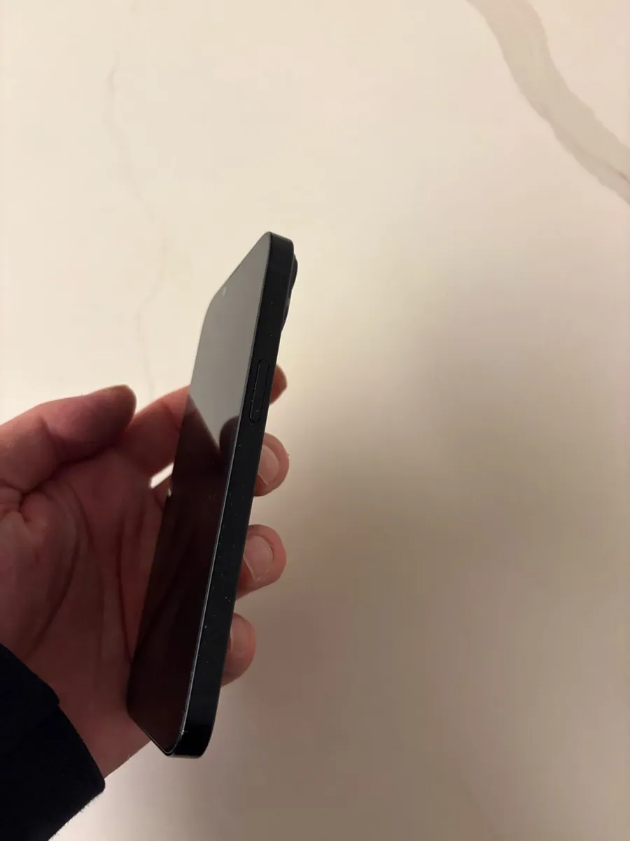 128gb iPhone 14 - Image 3