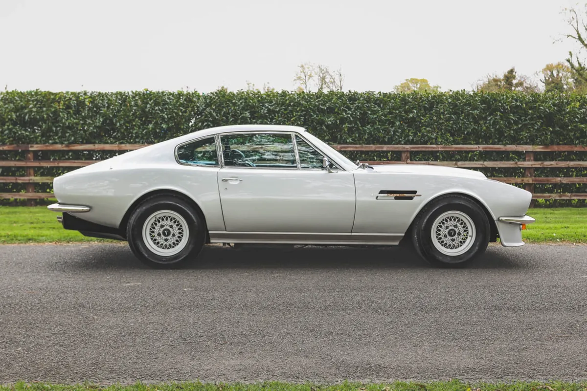 Aston Martin V8 Factory Manual - Image 4