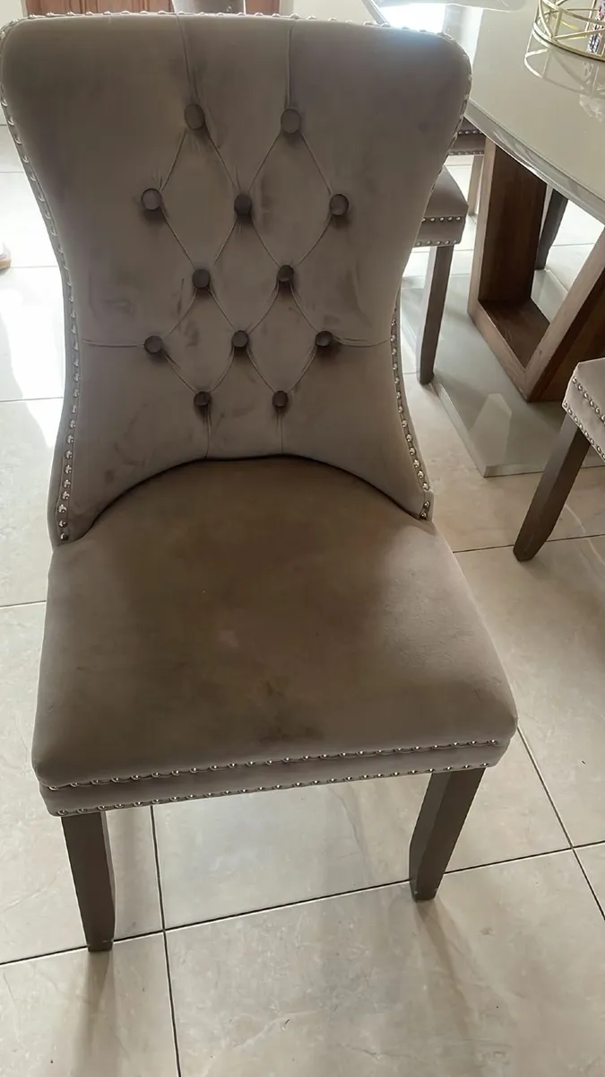 Table &chairs - Image 3