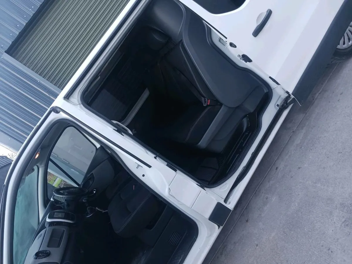 Nissan nv300 /traffic crewcab - Image 4