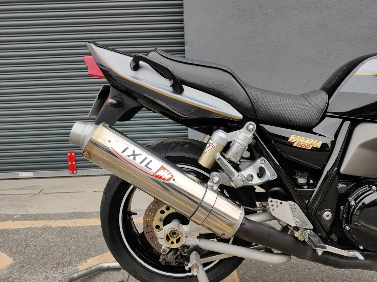 Kawasaki ZRX 1100  Mint Condition Muscle Bike - Image 3