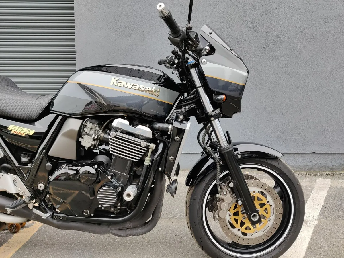 Kawasaki ZRX 1100  Mint Condition Muscle Bike - Image 4