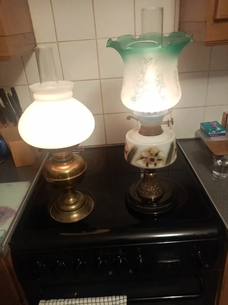 2  vintage Oil Lamps - Image 1