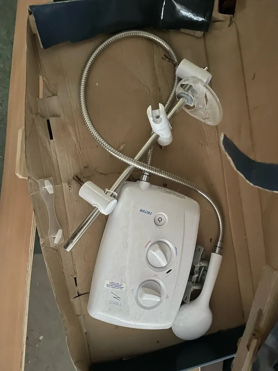 Mains shower - Image 1