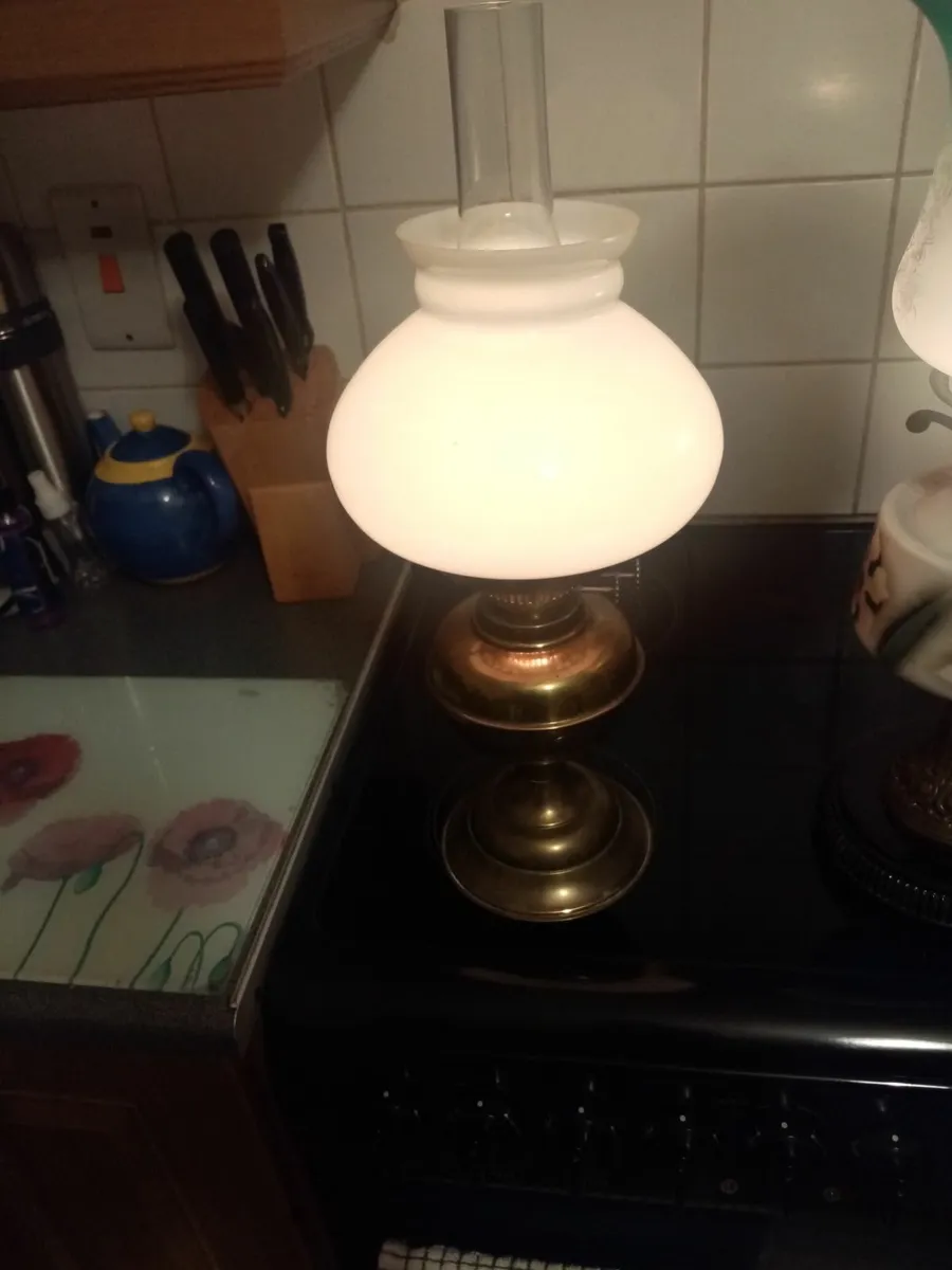 2  vintage Oil Lamps - Image 2