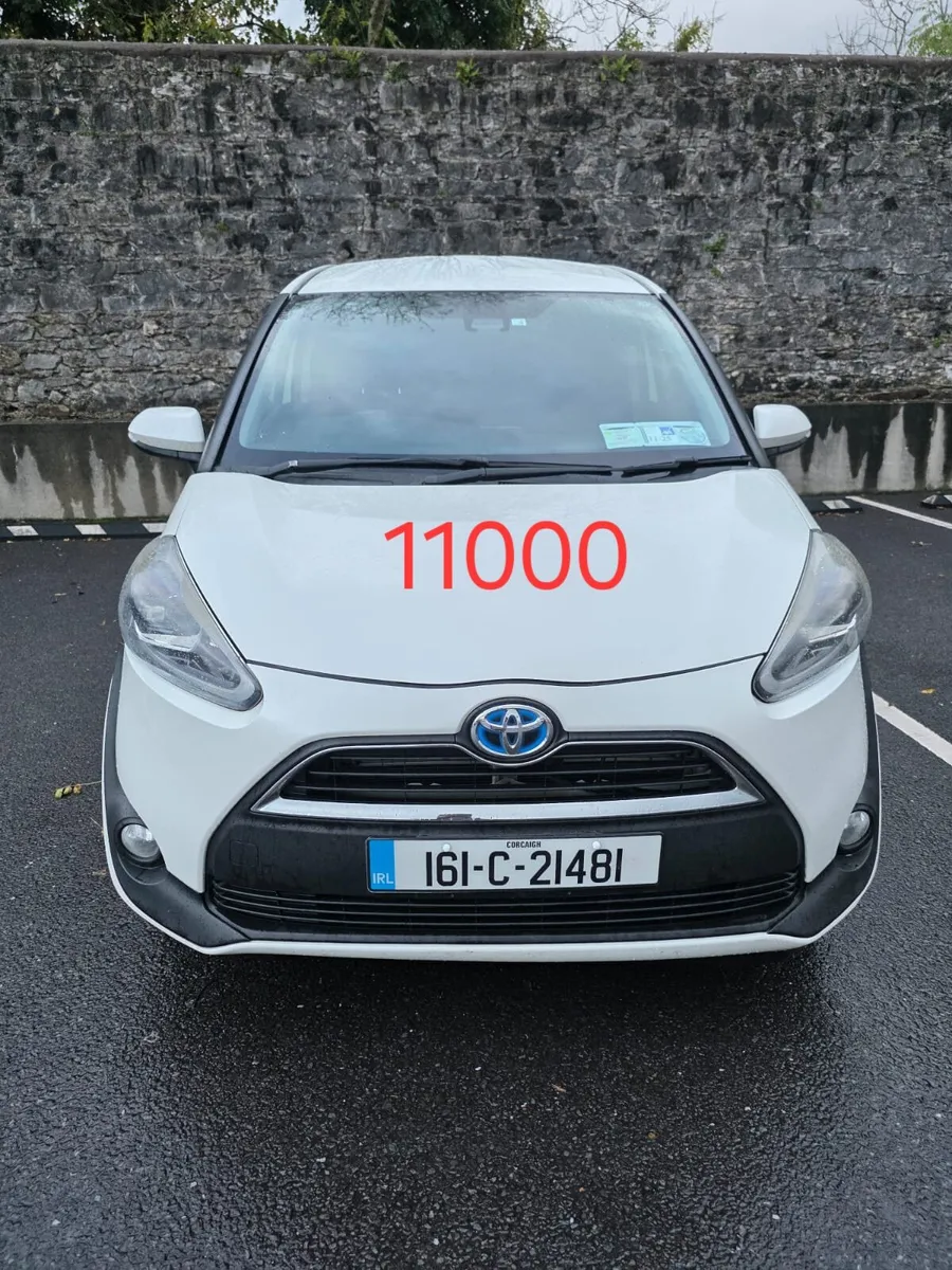 Toyota Sienta 7 seats hybrid Mint condition - Image 1