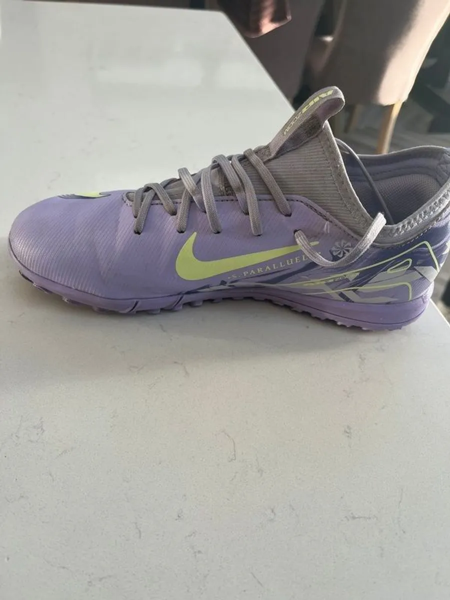 astro Runners size 6.5 - Image 2
