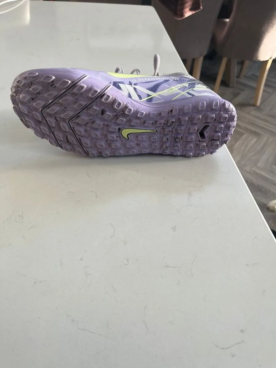 astro Runners size 6.5 - Image 3