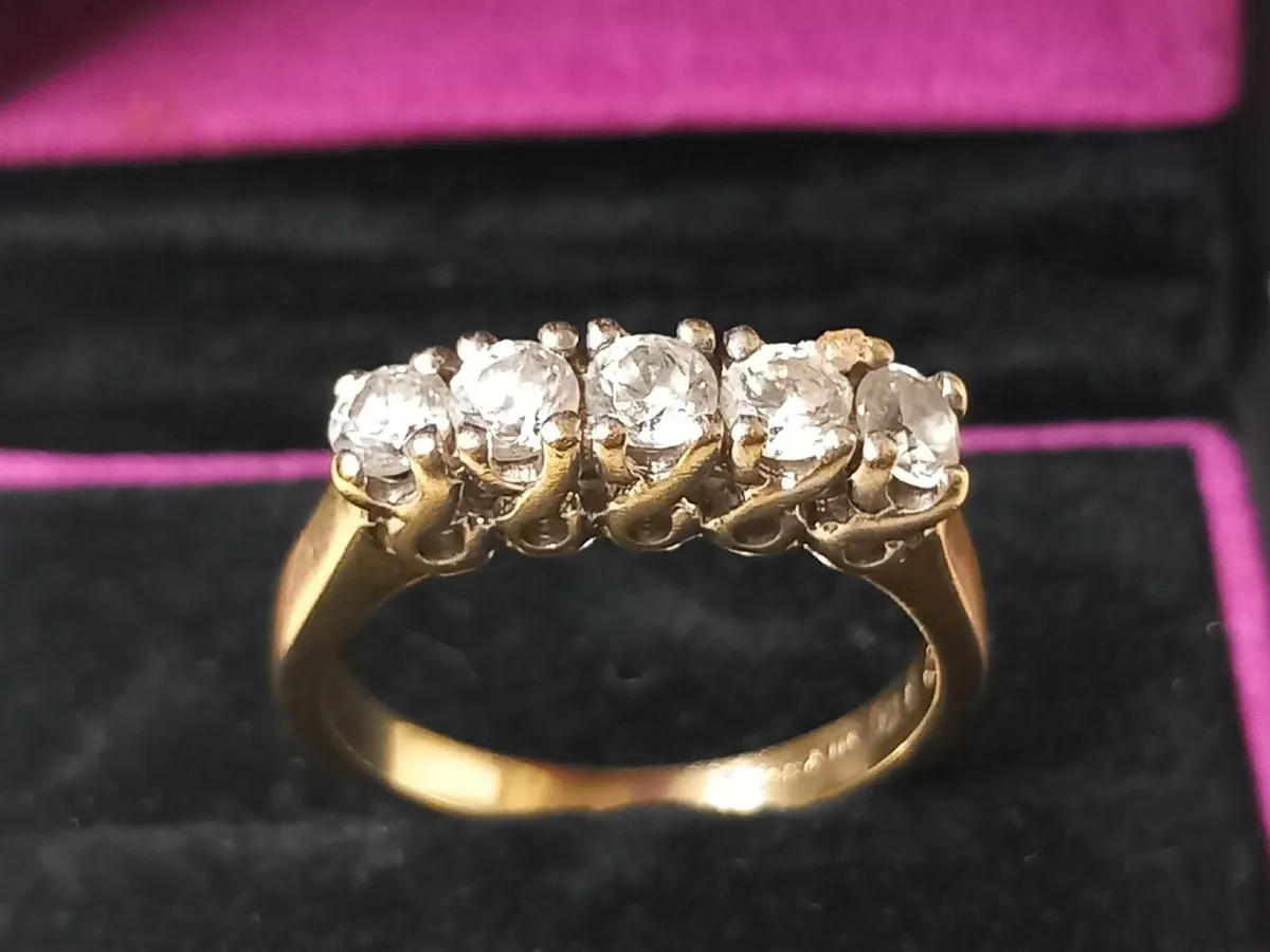 Beautiful 9ct Half Eternity band - Image 2