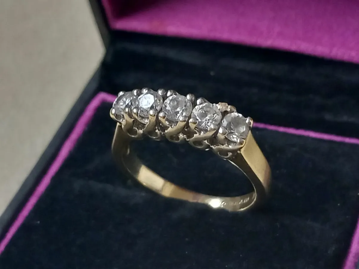 Beautiful 9ct Half Eternity band - Image 1