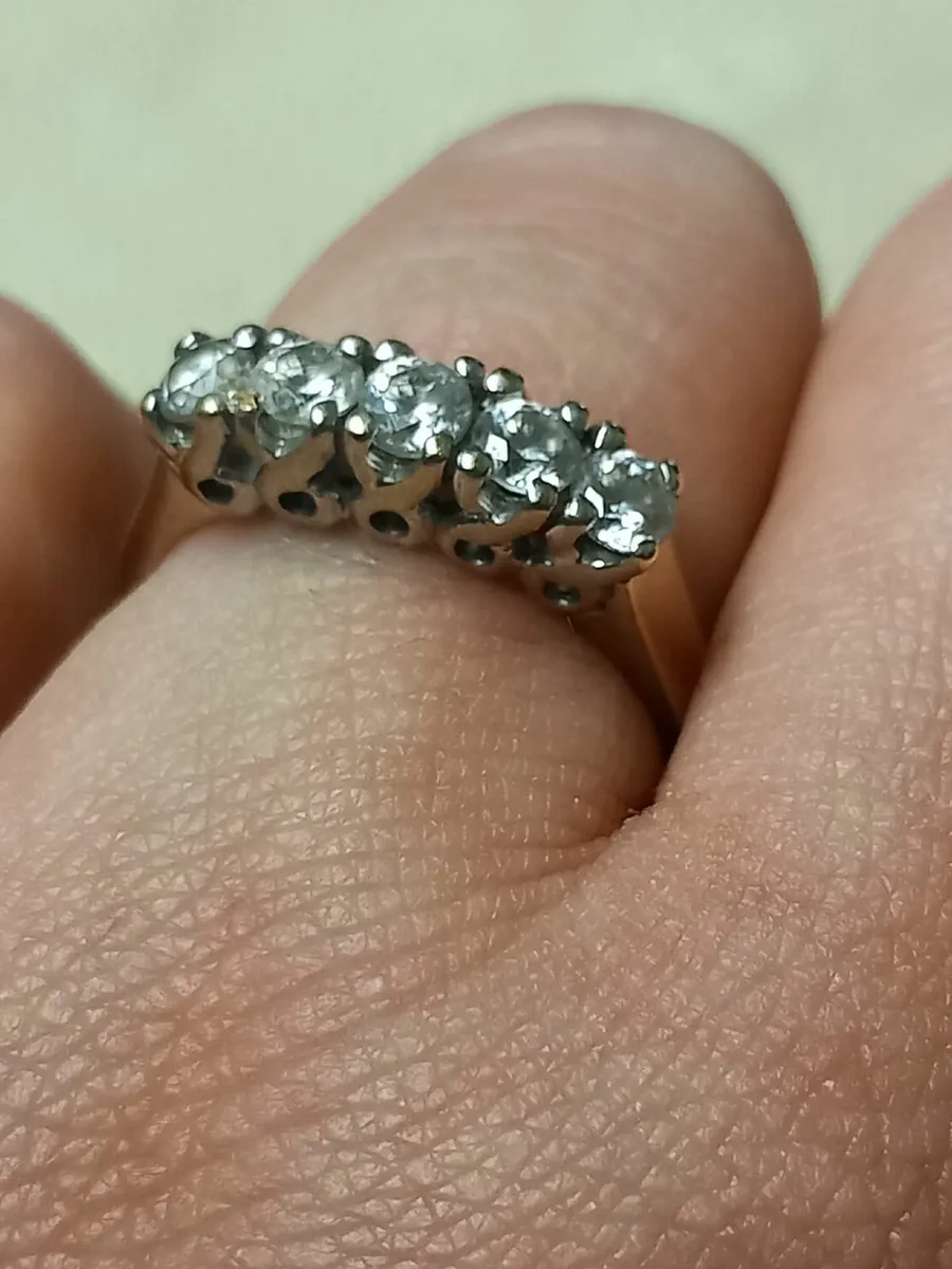 Beautiful 9ct Half Eternity band - Image 4