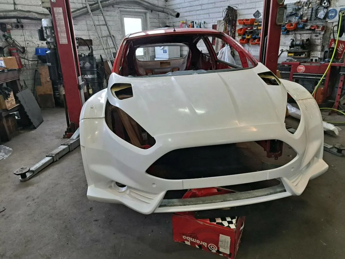 Fiesta shell + full body kit R5/proto - Image 1