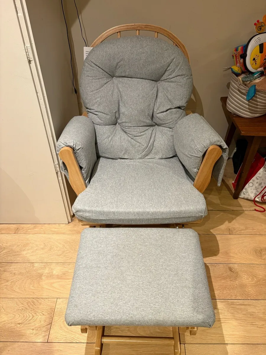 Nursing chair - Image 1