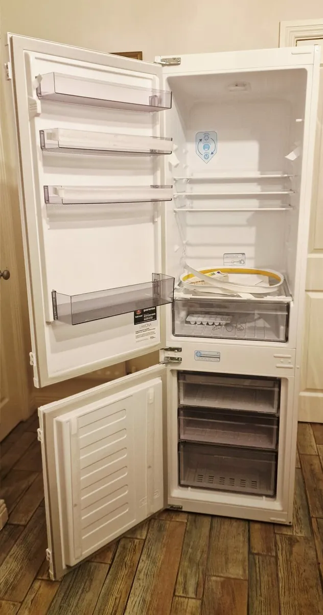 Lamona LAM6302 Integrated 70/30 White Fridge Freez - Image 2