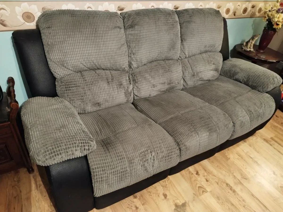3 SEATER COUCH , 2 RECLINING ARMCHAIRS ( GREY ) - Image 1