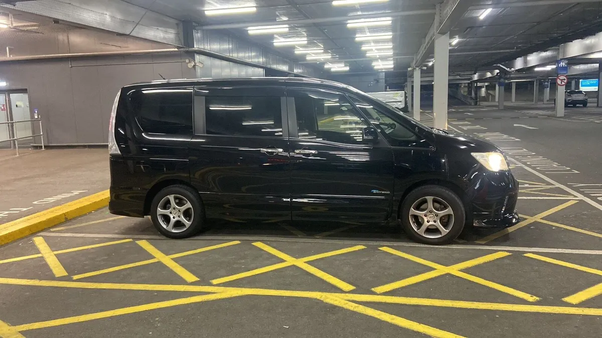 Nissan Serena - Image 2