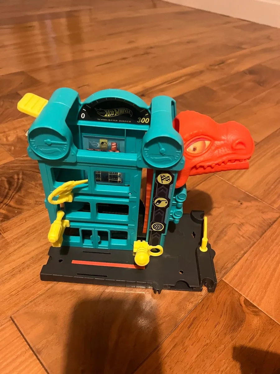 Hot wheels dino lift