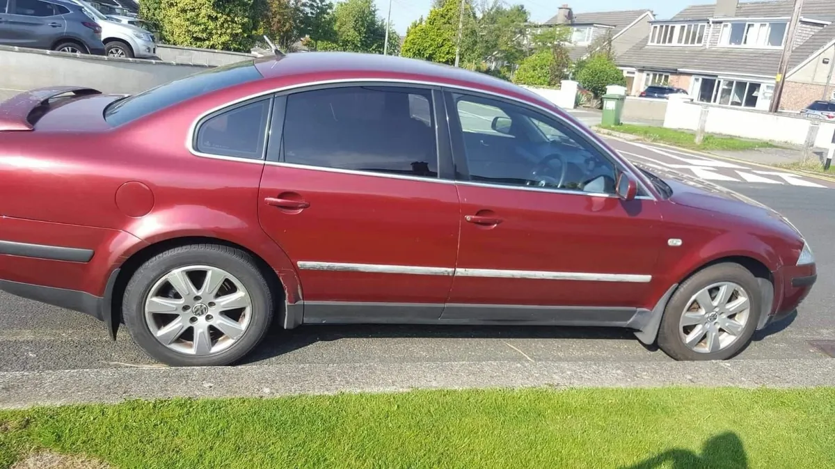 Volkswagen Passat 2003 - Image 1