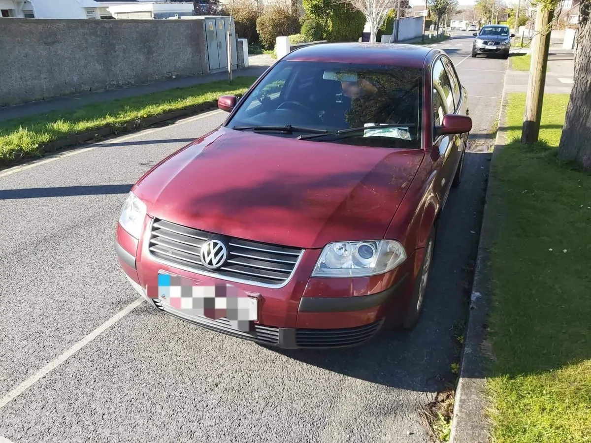 Volkswagen Passat 2003 - Image 2