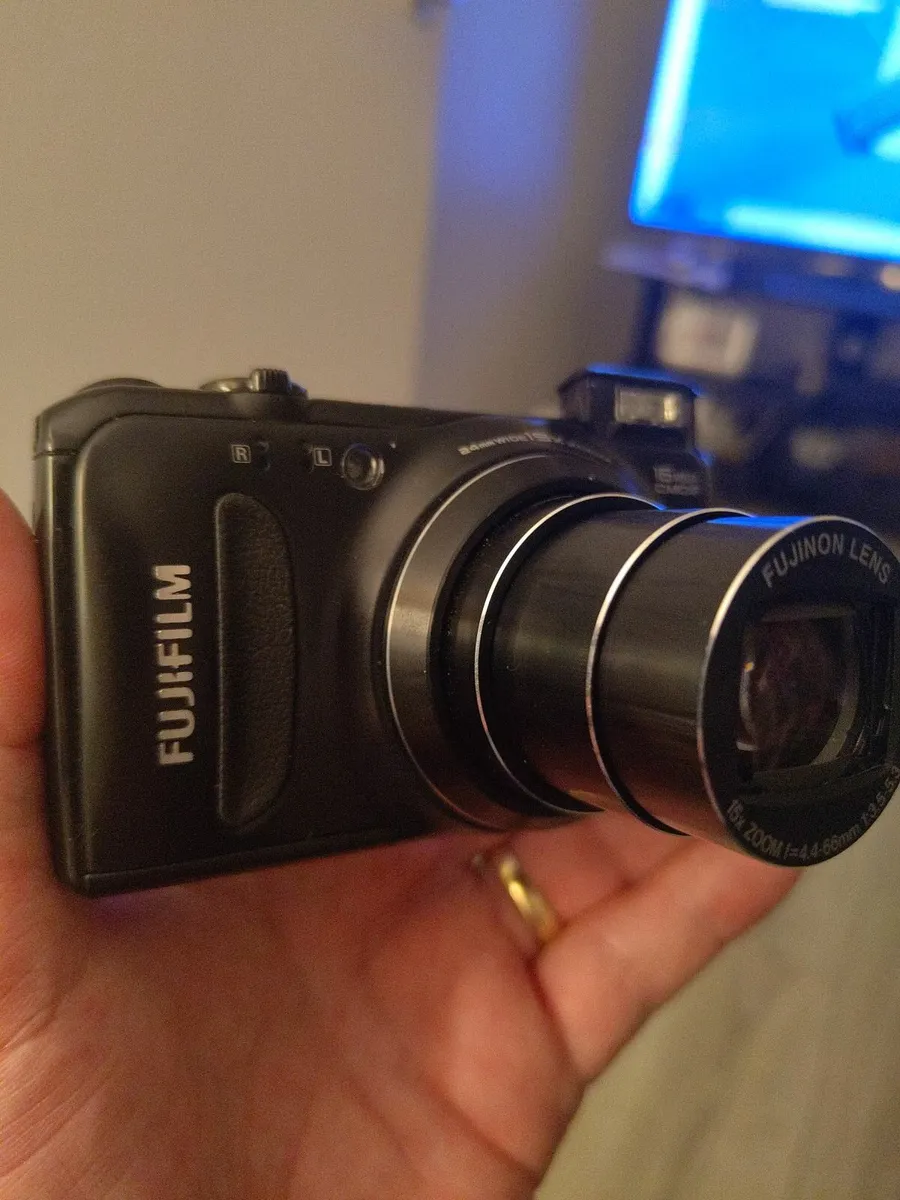 Fuji finepix F660 EXR  15X OPTIMAL ZOOM - Image 1