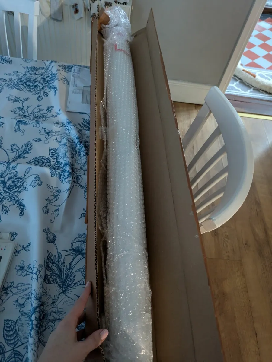 Free - no drill blackout window blind - Image 3