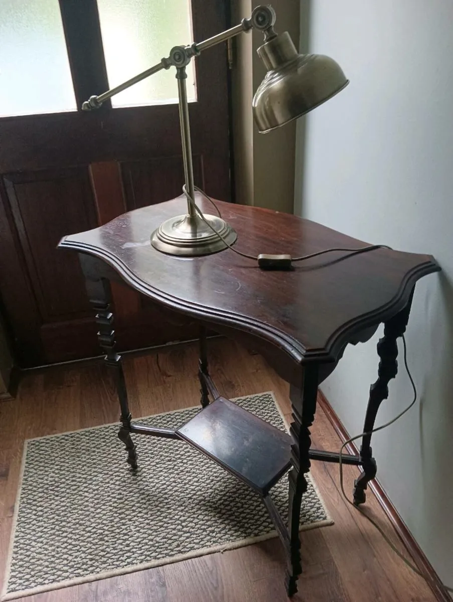 Table and desk lamp - Image 1
