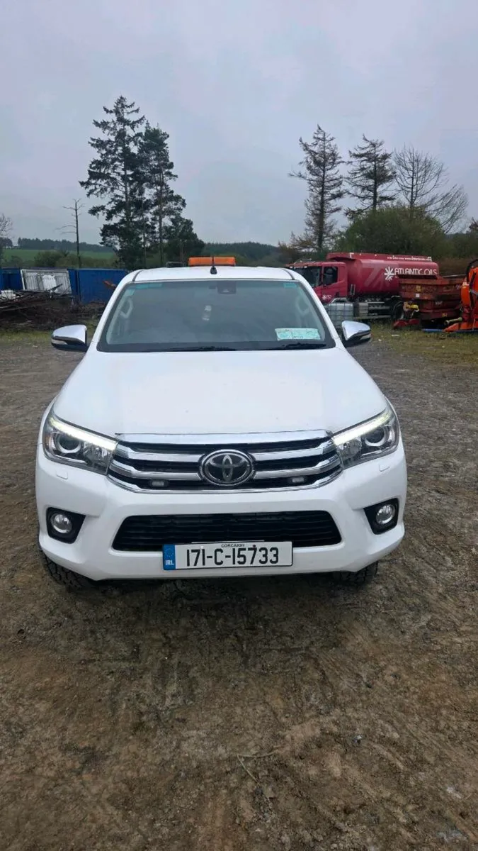 2017 Toyota Hilux Invincible Manual - Image 2