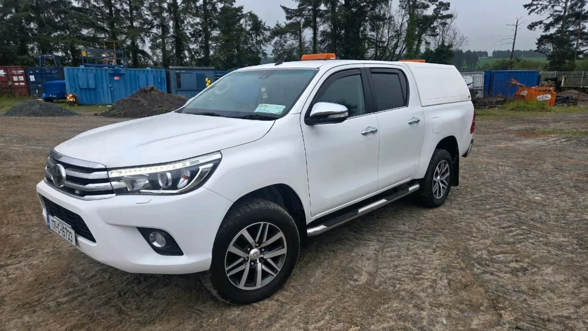 2017 Toyota Hilux Invincible Manual - Image 3