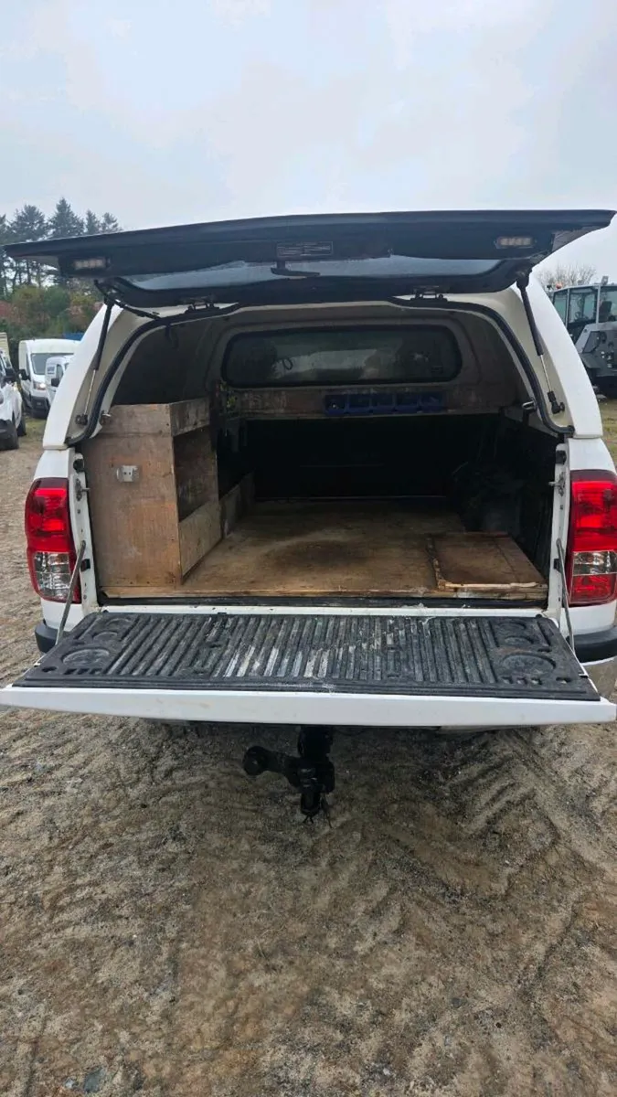 2017 Toyota Hilux Invincible Manual - Image 4