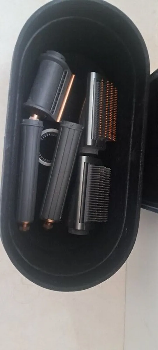 dyson airwrap, brown thomas. - Image 1