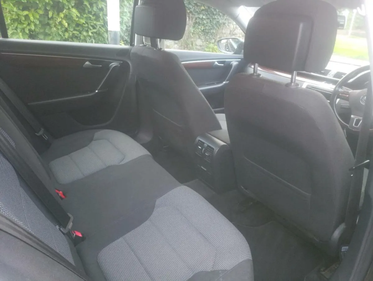 Volkswagen Passat - Image 1