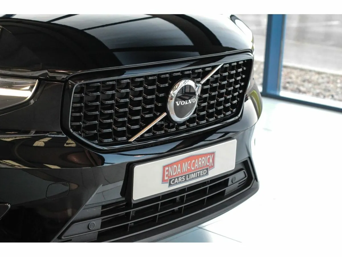 Volvo XC40 T4 PLUS DARK RECHARGE - Image 4