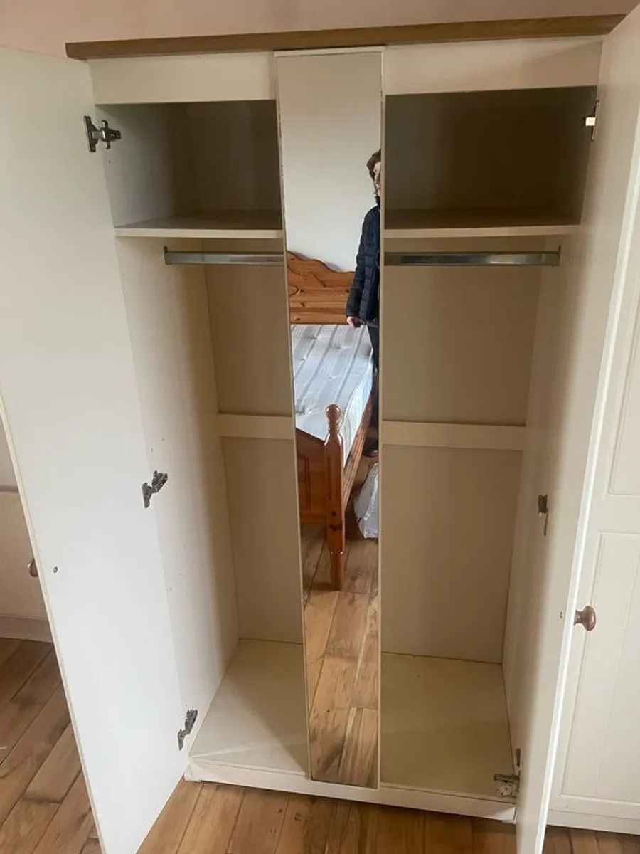 wardrobes - Image 3