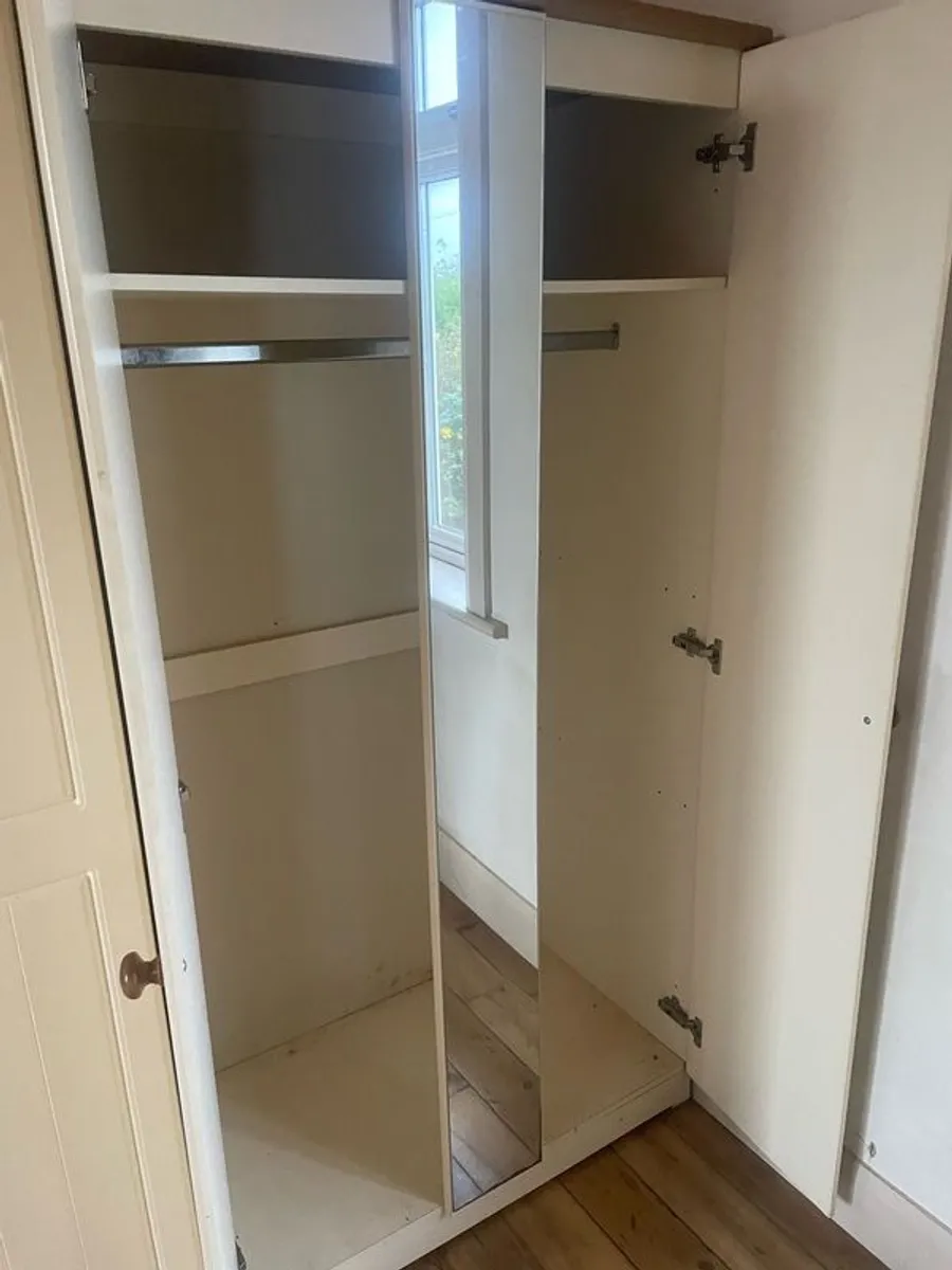 wardrobes - Image 4
