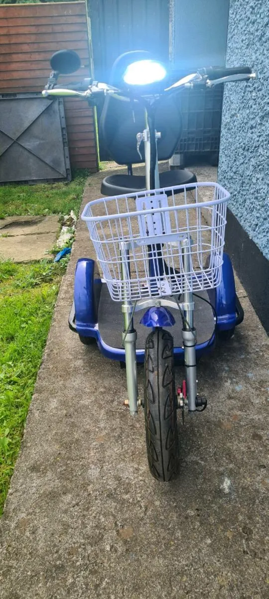 3 wheeñ mobility scooter - Image 2