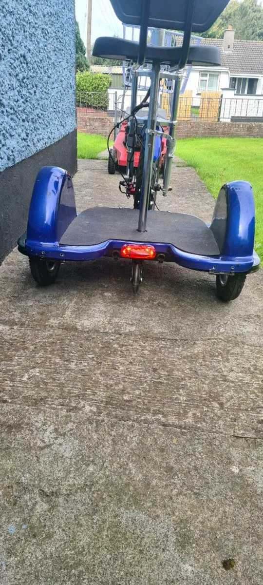 3 wheeñ mobility scooter - Image 3