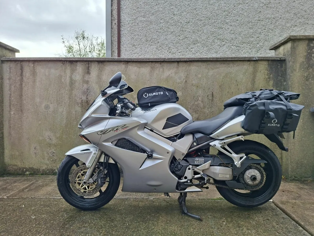 Honda VFR 800 VTEC 2003 incl. Luggage - Image 1