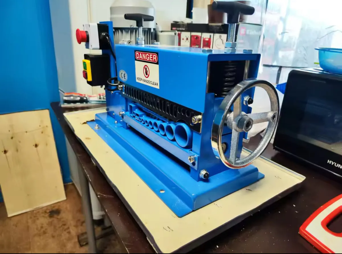 Wire Stripper Machine with 10 Blades  Electric - Image 1