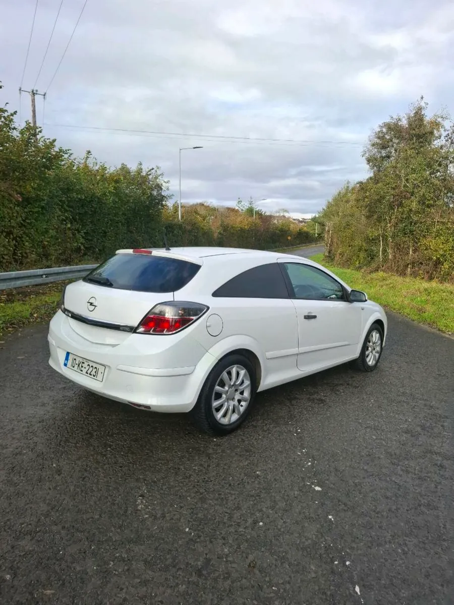 2010 astra van - Image 2