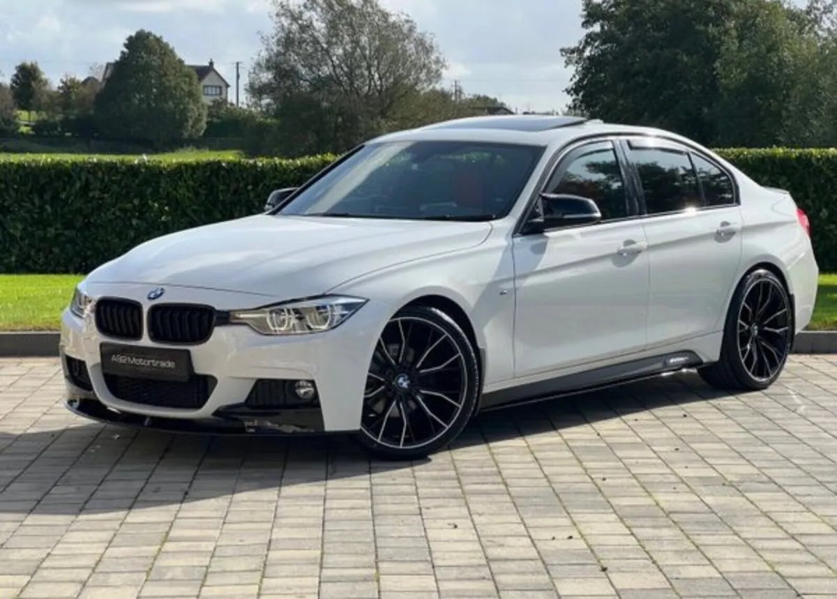 BMW 3-Series 2016 sunroof automatic - Image 2
