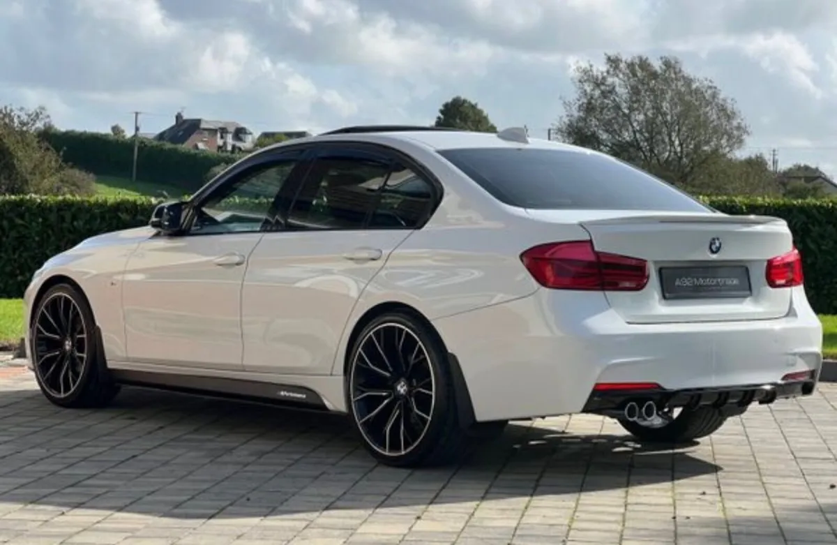BMW 3-Series 2016 sunroof automatic - Image 3
