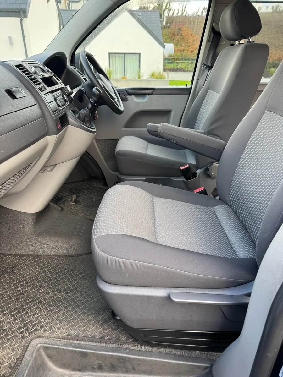 VW Transporter Shuttle - Image 4