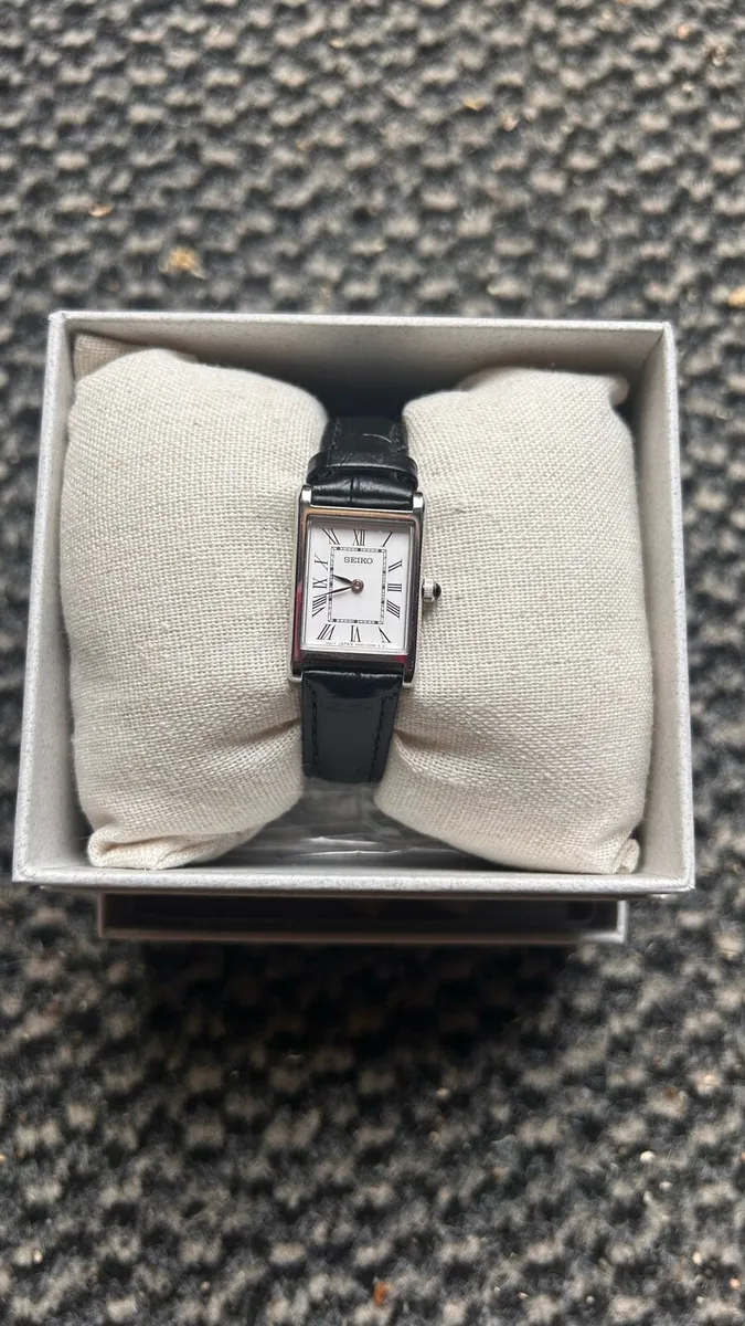 Authentic SEIKO watch *brand new *never worn - Image 1