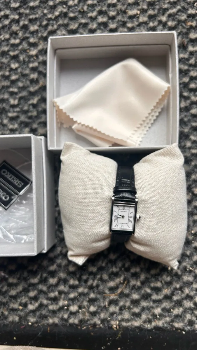 Authentic SEIKO watch *brand new *never worn - Image 3