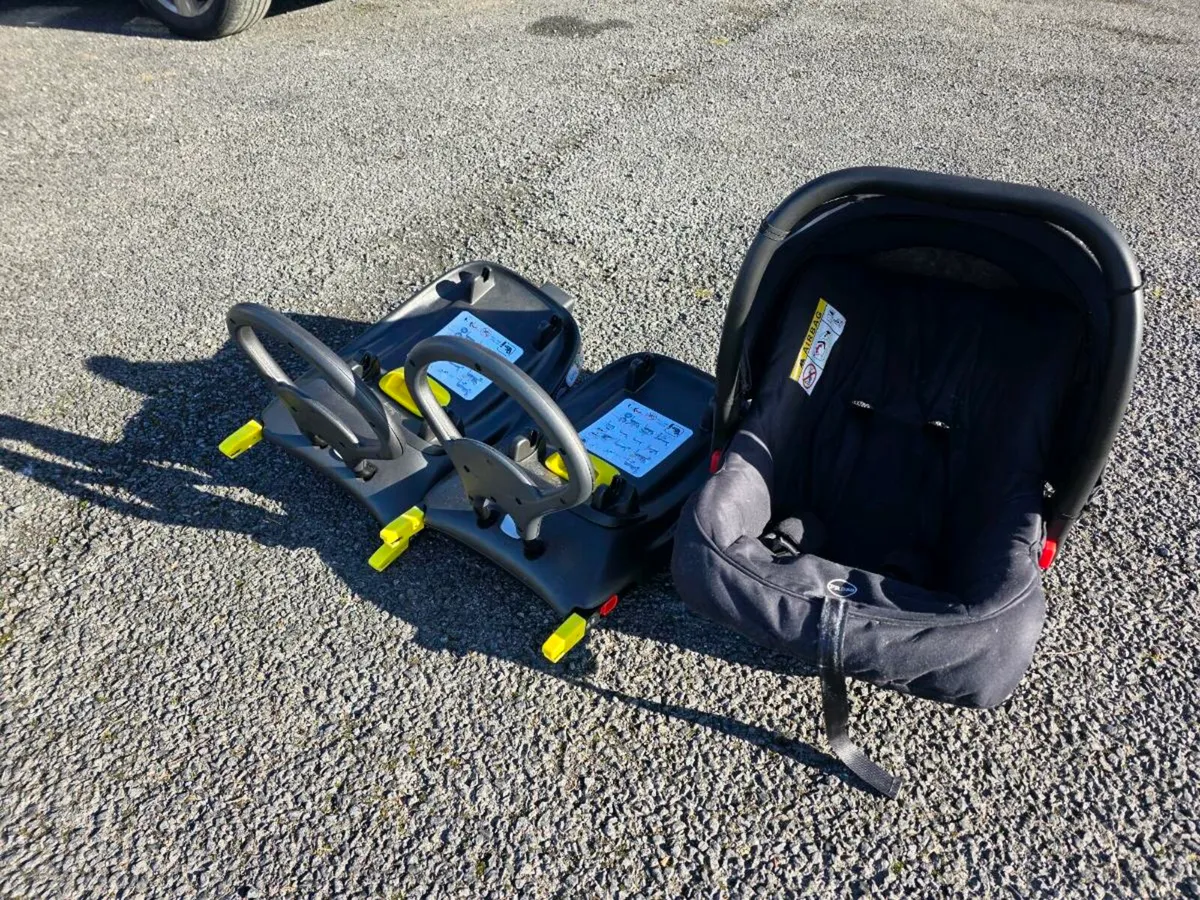 Baby Seat + 2 ISOFIX bases for 2 cars. - Image 1